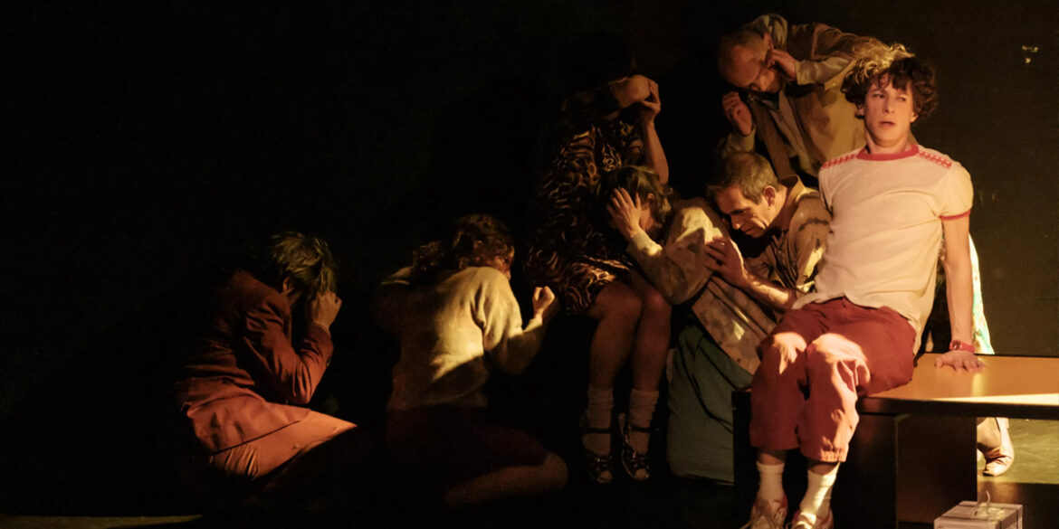 theatre du crochetan bizarre incident chien pendant nuit