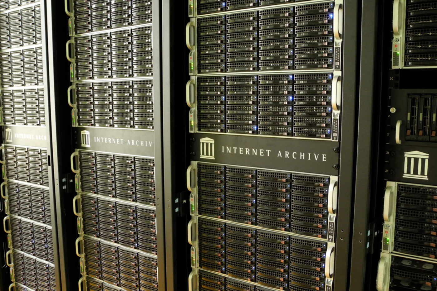 Internet Archive doit retirer 500’000 livres de sa collection après une ...