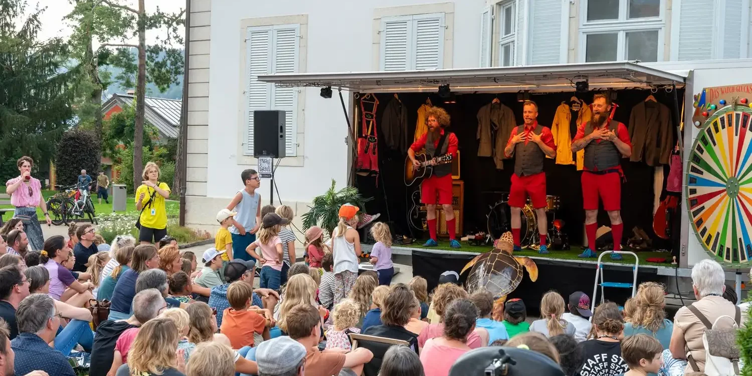 La plage des six pompes la chaux de fonds slash culture
