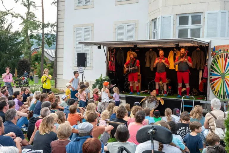 La plage des six pompes la chaux de fonds slash culture